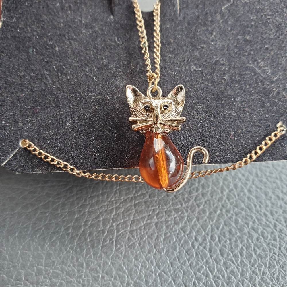 Beautiful vintage Chesire cat necklace Sarah Cov